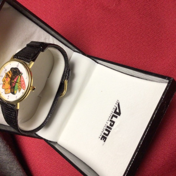 NHL CHICAGO BLACKHAWKS watch and hat combo - Picture 3 of 4